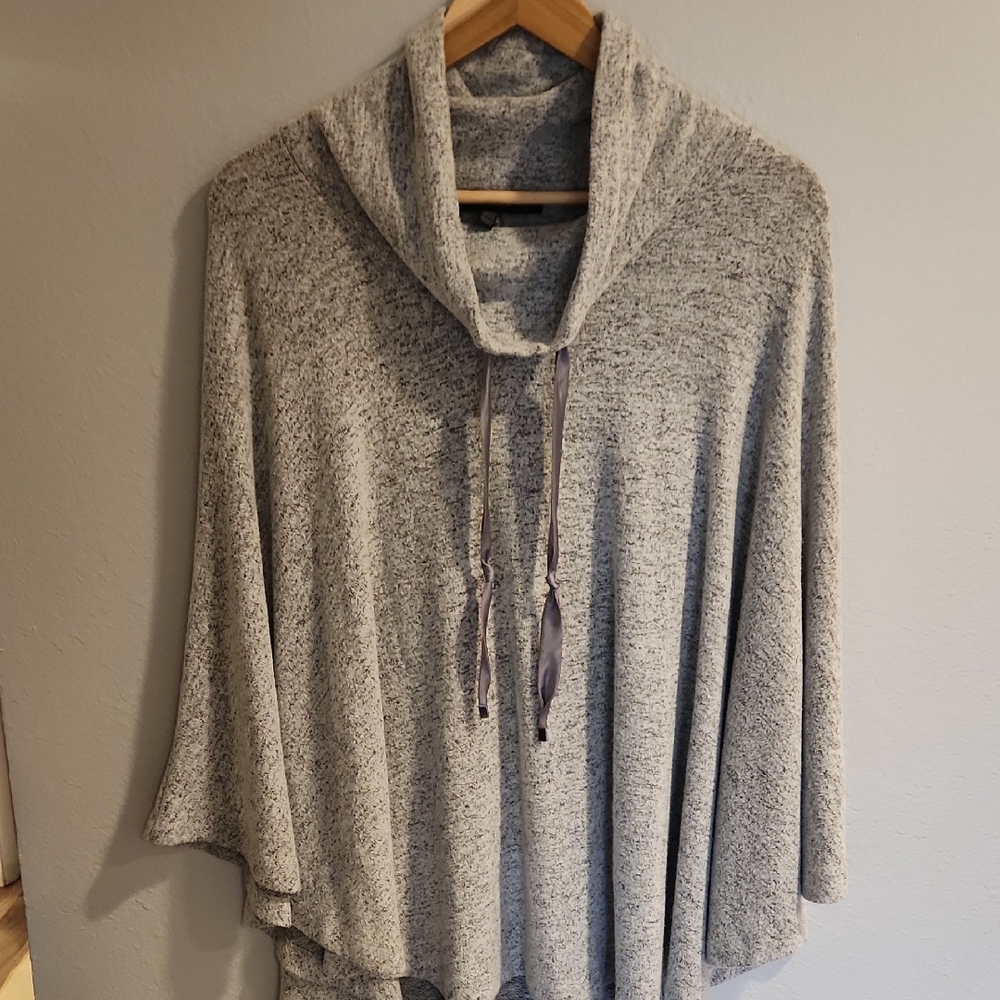 White House Black Market Gray Knit Poncho Cowl Neck Soft ONE SIZE Women's Winter